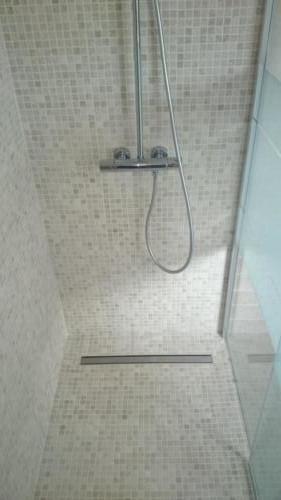 cco-concept-artisan-carreleur-soignies-mons-chape-credence-pierre-naturelle-salle-de-bain-credence1
