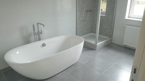 cco-concept-artisan-carreleur-soignies-mons-chape-credence-pierre-naturelle-salle-de-bain-credence1